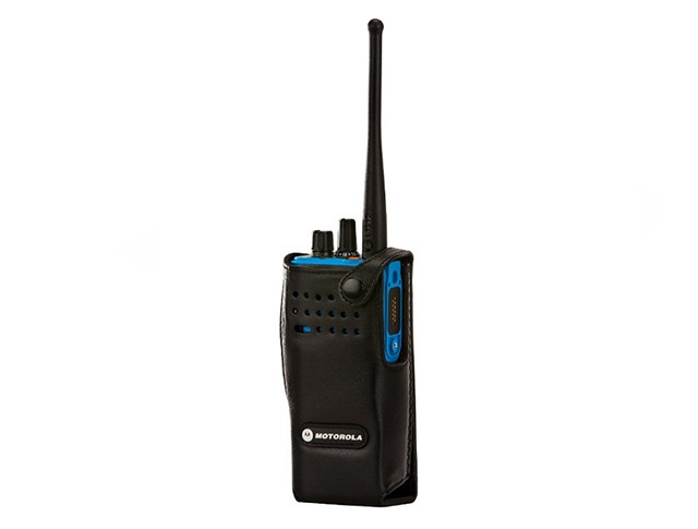 Motorola DP4401 Ex PMLN6098A Funkgerät ohne Display, weiche Ledertragetasche mit 2,5" drehbarer Gürtelschlaufe